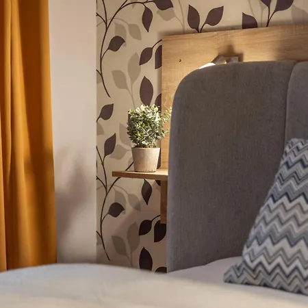Cozy Sweet Hideaway In The Heart Of